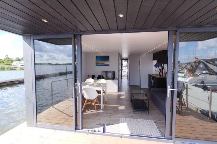 Hausboot Fjord Aries Mit Dachterrasse In Schleswig Hotel Luaran gambar