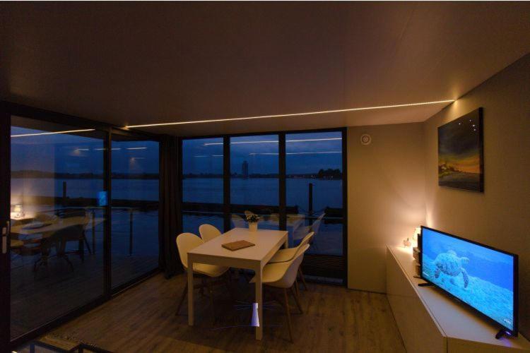 Hausboot Fjord Aries Mit Dachterrasse In Schleswig Hotel Luaran gambar